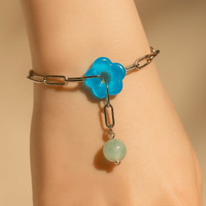 Prehnite taşı Bodrum cam boncuklu çelik bileklik – el yapımı, sade ve dengeli tasarım