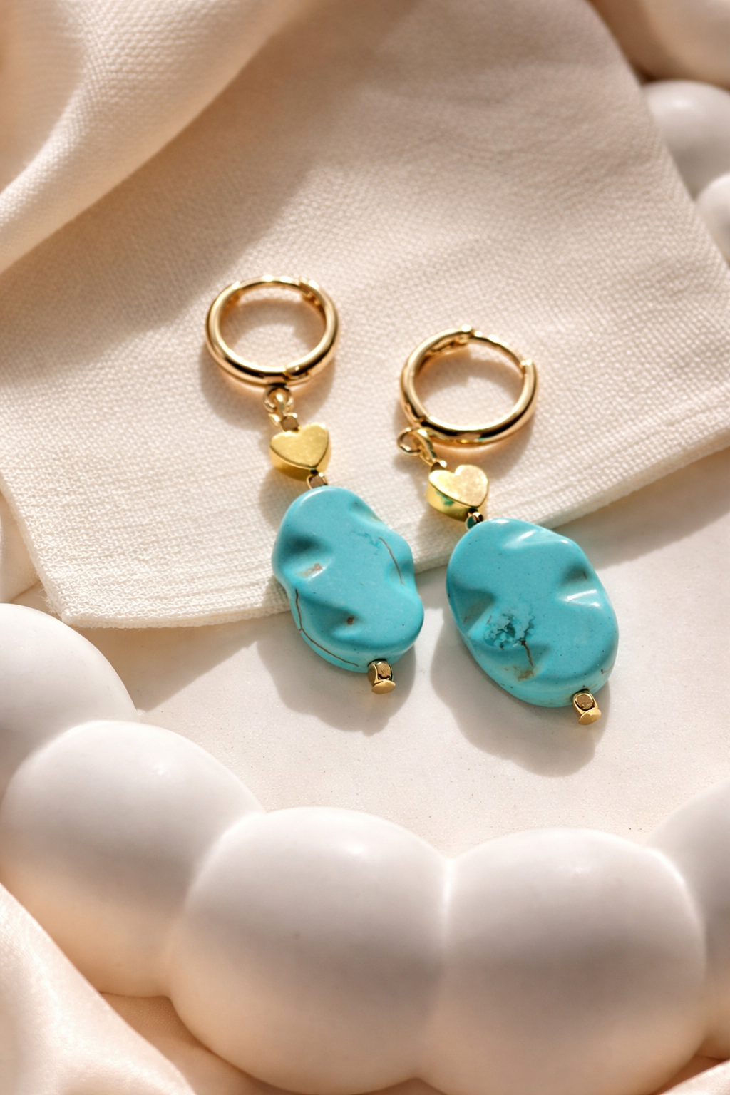 Turkuaz (firuze) taşlı altın kaplama küpe – el yapımı, sade ve zarif tasarım