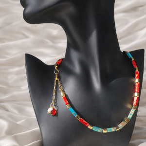 varisi doğal taşları ve doğal kültür incisi kullanılan el yapımı tasarım kolye.