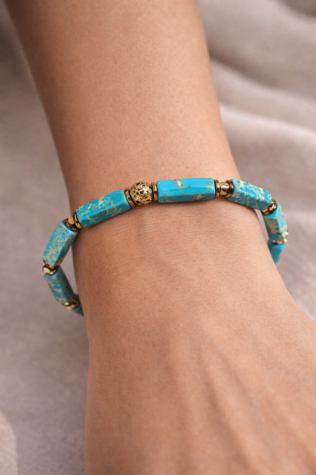 Varisit ve hematit taşlarıyla yapılmış, el yapımı, sade- tasarım bileklik